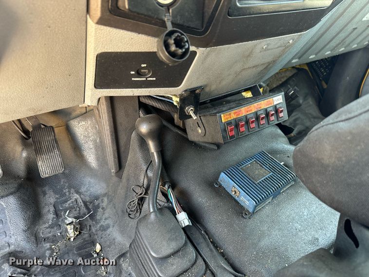 image for item EQ2236 2015 Ford F350 Super Duty utility bed pickup truck