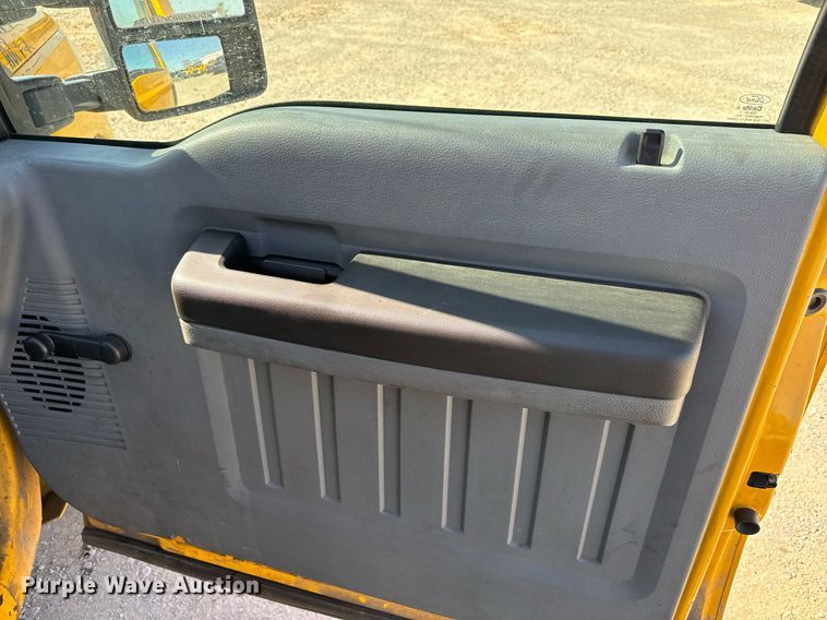 image for item EQ2236 2015 Ford F350 Super Duty utility bed pickup truck