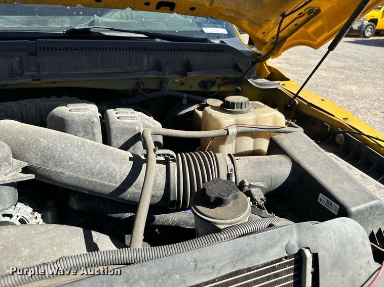 image for item EQ2236 2015 Ford F350 Super Duty utility bed pickup truck