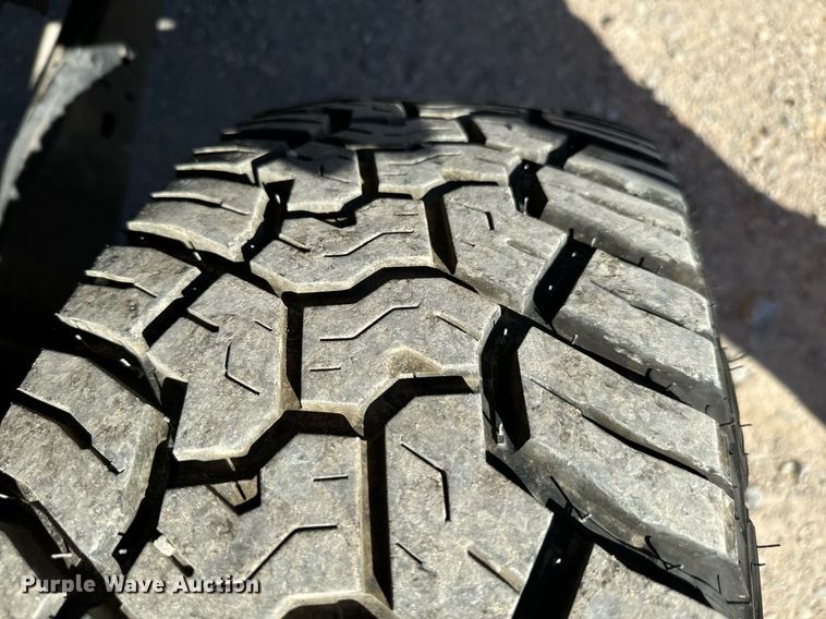 image for item EQ2236 2015 Ford F350 Super Duty utility bed pickup truck