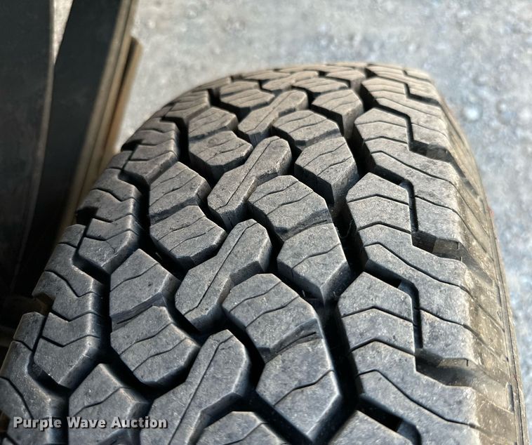 image for item EQ2236 2015 Ford F350 Super Duty utility bed pickup truck