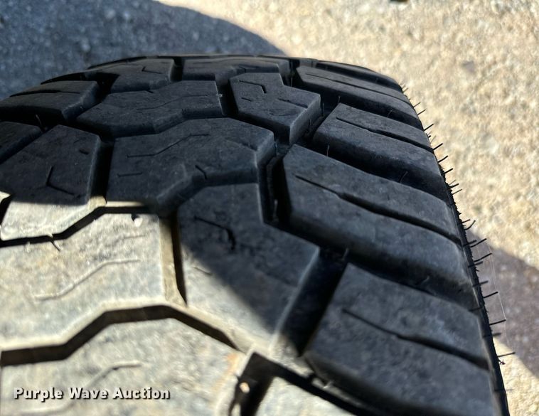 image for item EQ2236 2015 Ford F350 Super Duty utility bed pickup truck