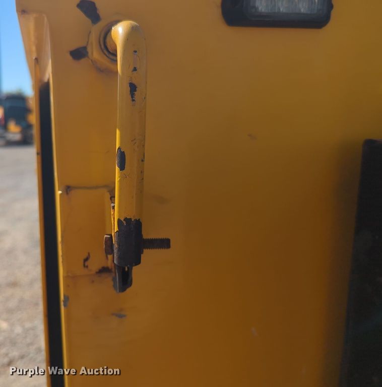 image for item EQ2238 2015 Ford F350 Super Duty utility bed pickup truck