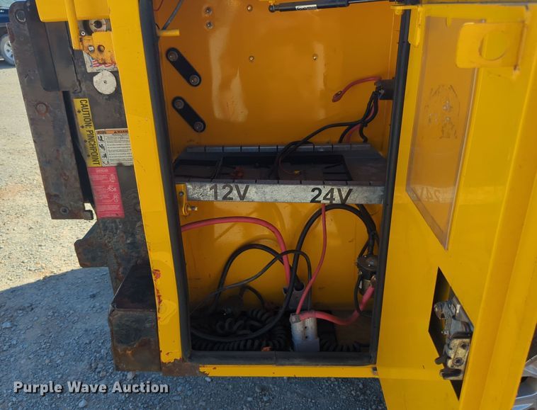 image for item EQ2238 2015 Ford F350 Super Duty utility bed pickup truck