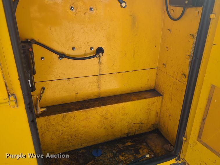 image for item EQ2238 2015 Ford F350 Super Duty utility bed pickup truck