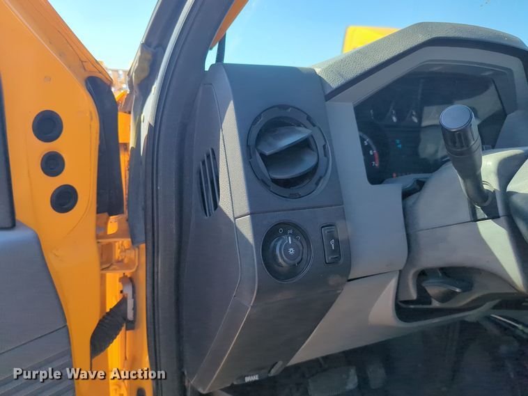 image for item EQ2238 2015 Ford F350 Super Duty utility bed pickup truck