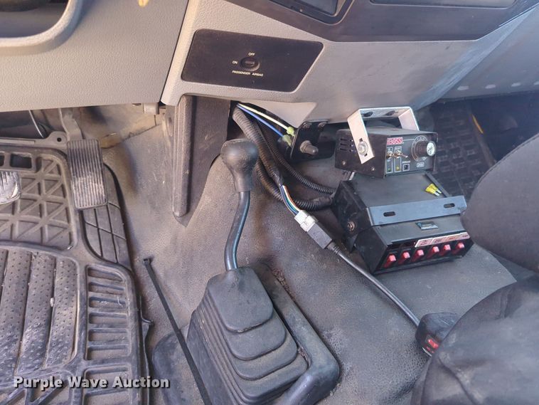 image for item EQ2238 2015 Ford F350 Super Duty utility bed pickup truck