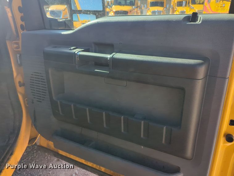 image for item EQ2238 2015 Ford F350 Super Duty utility bed pickup truck