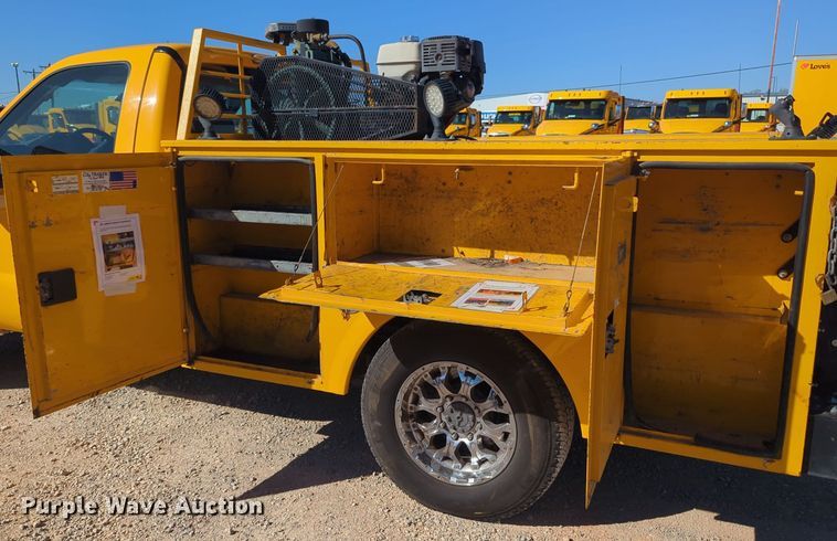 image for item EQ2240 2015 Ford F350 Super Duty utility bed pickup truck