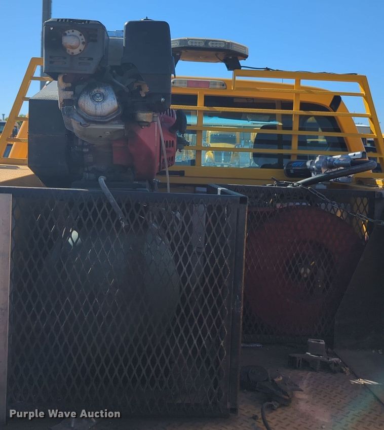 image for item EQ2240 2015 Ford F350 Super Duty utility bed pickup truck