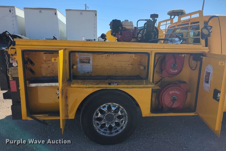 image for item EQ2240 2015 Ford F350 Super Duty utility bed pickup truck