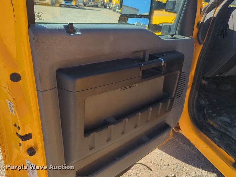 image for item EQ2240 2015 Ford F350 Super Duty utility bed pickup truck