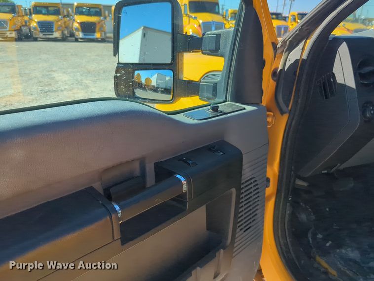 image for item EQ2240 2015 Ford F350 Super Duty utility bed pickup truck