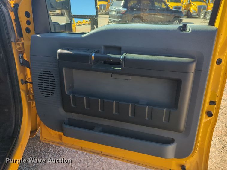 image for item EQ2240 2015 Ford F350 Super Duty utility bed pickup truck