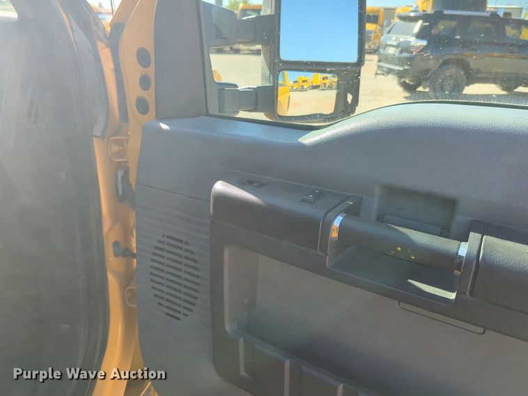 image for item EQ2240 2015 Ford F350 Super Duty utility bed pickup truck