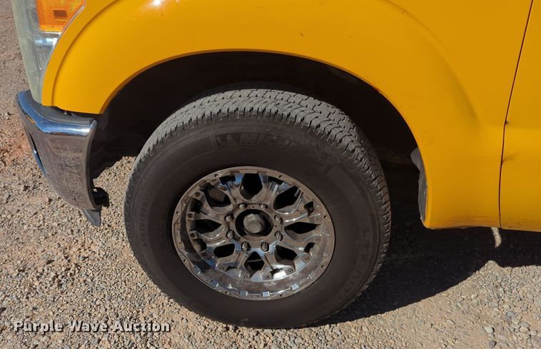 image for item EQ2240 2015 Ford F350 Super Duty utility bed pickup truck