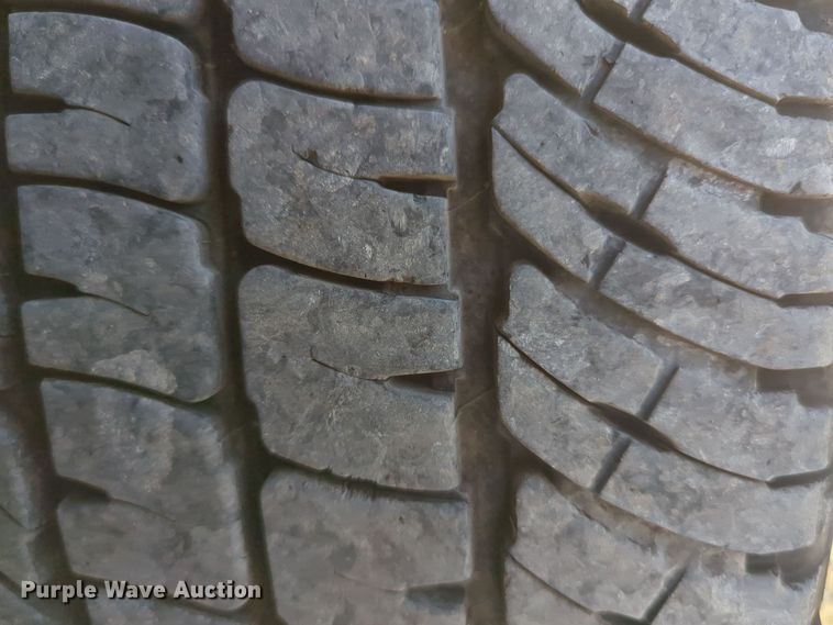 image for item EQ2240 2015 Ford F350 Super Duty utility bed pickup truck