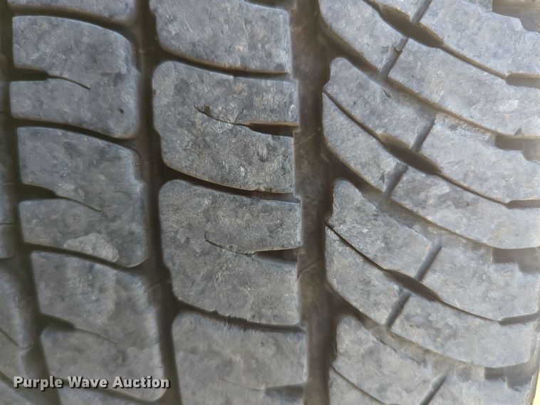 image for item EQ2240 2015 Ford F350 Super Duty utility bed pickup truck