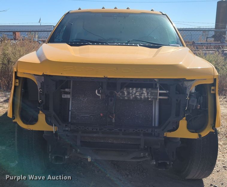 image for item EQ2241 2022 Ford  F350 Super Duty utility bed pickup truck