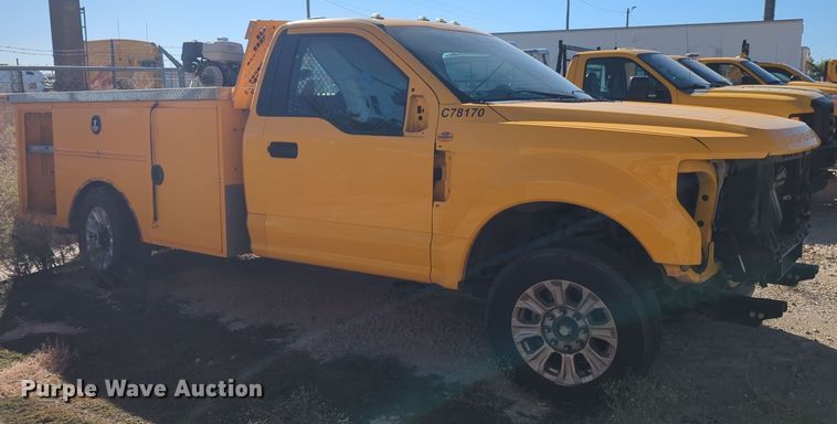 image for item EQ2241 2022 Ford  F350 Super Duty utility bed pickup truck