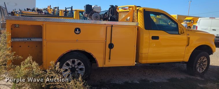 image for item EQ2241 2022 Ford  F350 Super Duty utility bed pickup truck