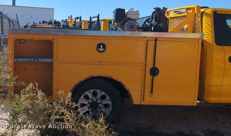 image for item EQ2241 2022 Ford  F350 Super Duty utility bed pickup truck