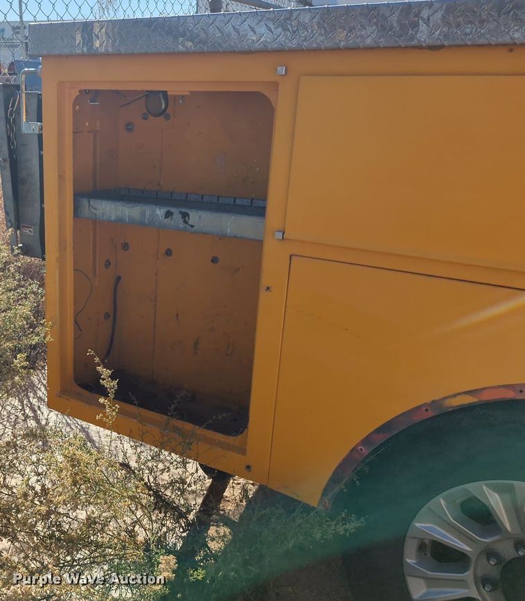 image for item EQ2241 2022 Ford  F350 Super Duty utility bed pickup truck