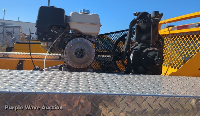 image for item EQ2241 2022 Ford  F350 Super Duty utility bed pickup truck