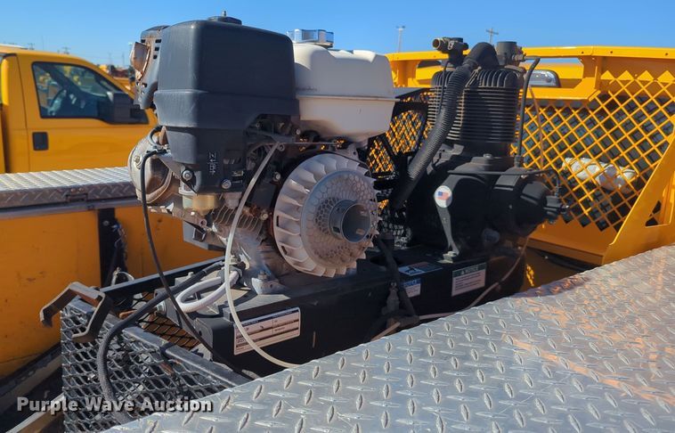 image for item EQ2241 2022 Ford  F350 Super Duty utility bed pickup truck