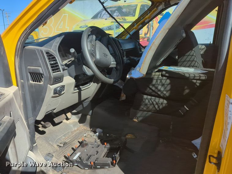 image for item EQ2241 2022 Ford  F350 Super Duty utility bed pickup truck