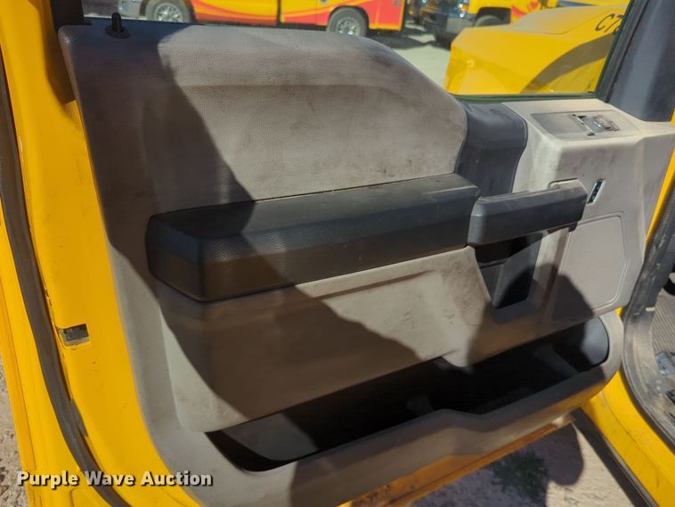 image for item EQ2241 2022 Ford  F350 Super Duty utility bed pickup truck