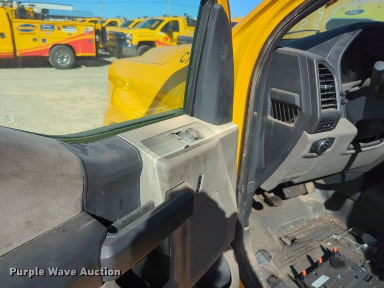 image for item EQ2241 2022 Ford  F350 Super Duty utility bed pickup truck