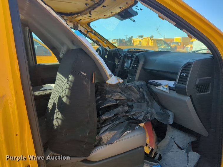 image for item EQ2241 2022 Ford  F350 Super Duty utility bed pickup truck