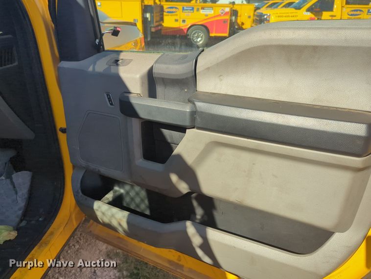 image for item EQ2241 2022 Ford  F350 Super Duty utility bed pickup truck