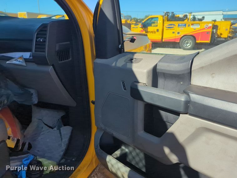 image for item EQ2241 2022 Ford  F350 Super Duty utility bed pickup truck