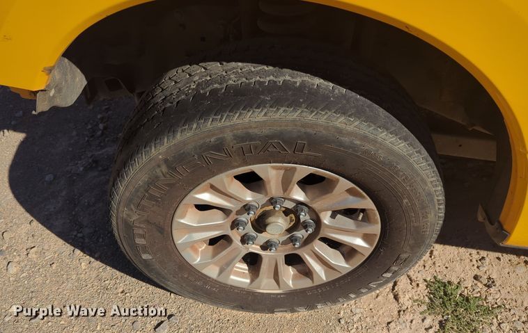 image for item EQ2241 2022 Ford  F350 Super Duty utility bed pickup truck