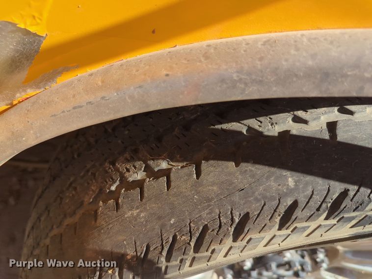 image for item EQ2241 2022 Ford  F350 Super Duty utility bed pickup truck