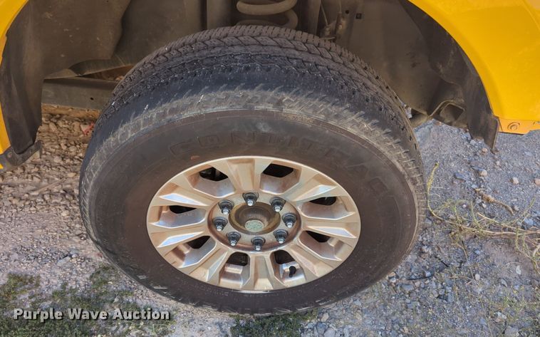 image for item EQ2241 2022 Ford  F350 Super Duty utility bed pickup truck