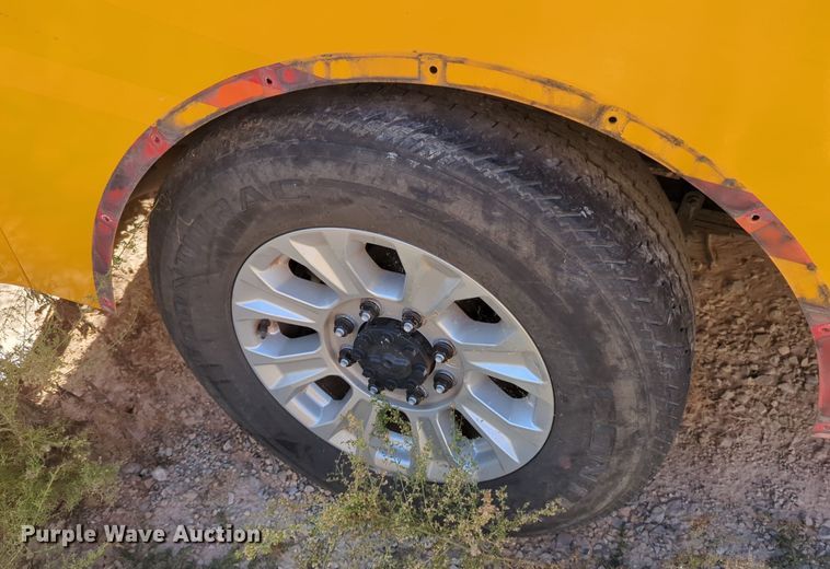 image for item EQ2241 2022 Ford  F350 Super Duty utility bed pickup truck