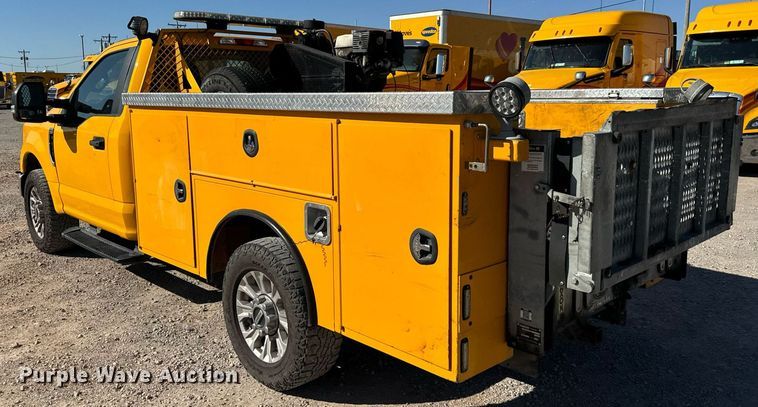 image for item EQ2242 2020 Ford F350 Super Duty utility bed pickup truck