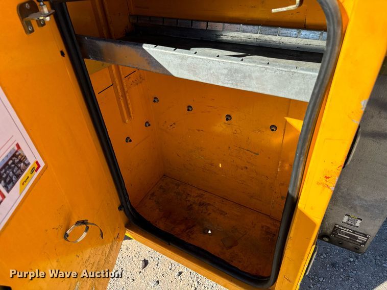 image for item EQ2242 2020 Ford F350 Super Duty utility bed pickup truck