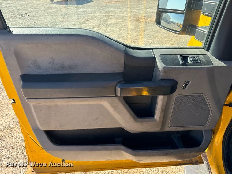 image for item EQ2242 2020 Ford F350 Super Duty utility bed pickup truck