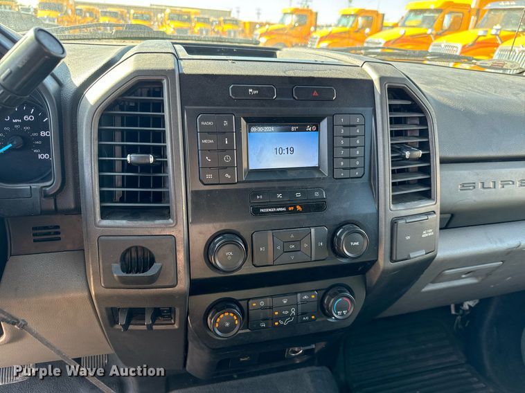 image for item EQ2242 2020 Ford F350 Super Duty utility bed pickup truck