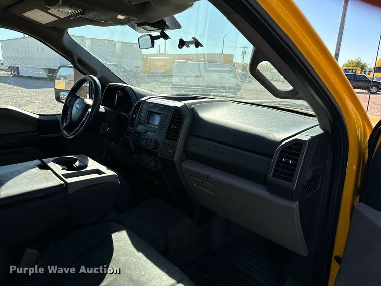 image for item EQ2242 2020 Ford F350 Super Duty utility bed pickup truck