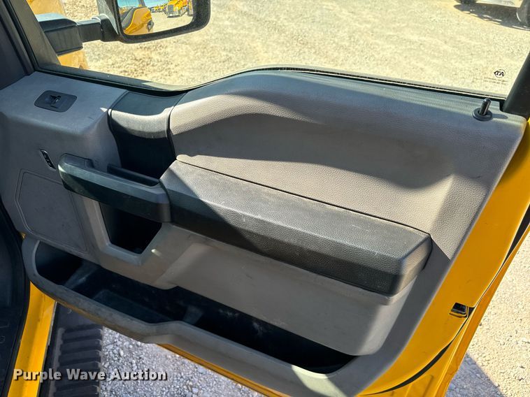 image for item EQ2242 2020 Ford F350 Super Duty utility bed pickup truck