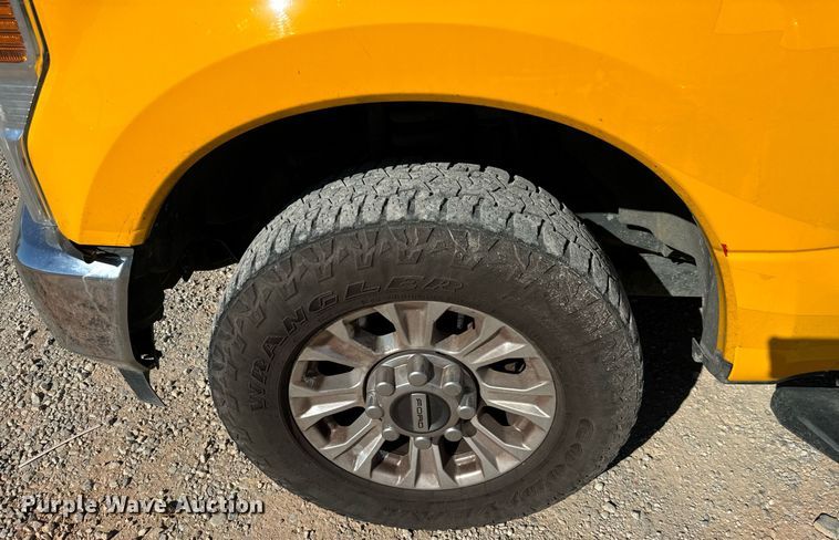 image for item EQ2242 2020 Ford F350 Super Duty utility bed pickup truck