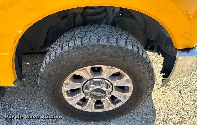 image for item EQ2242 2020 Ford F350 Super Duty utility bed pickup truck