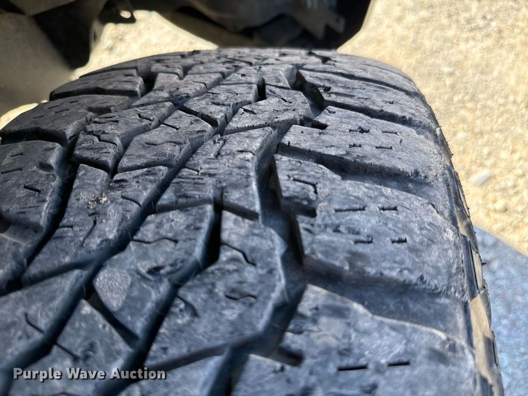 image for item EQ2242 2020 Ford F350 Super Duty utility bed pickup truck