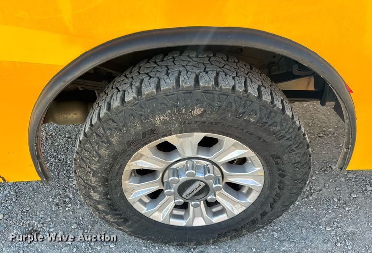 image for item EQ2242 2020 Ford F350 Super Duty utility bed pickup truck