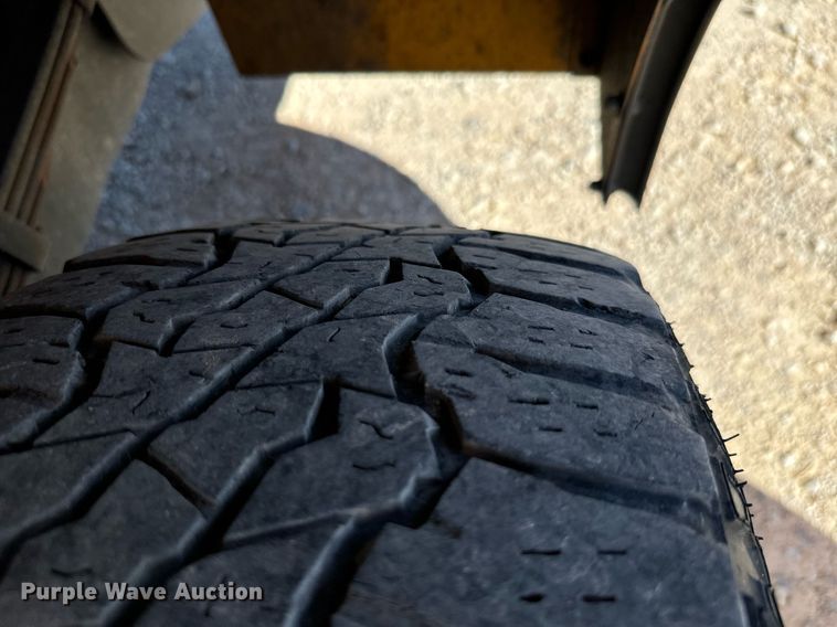 image for item EQ2242 2020 Ford F350 Super Duty utility bed pickup truck